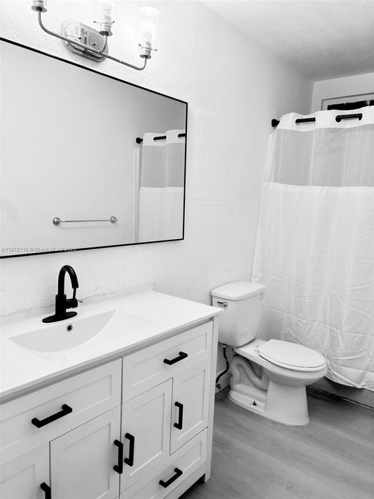 合同活跃: $284,900 (2 贝兹, 1 浴室, 944 平方英尺)