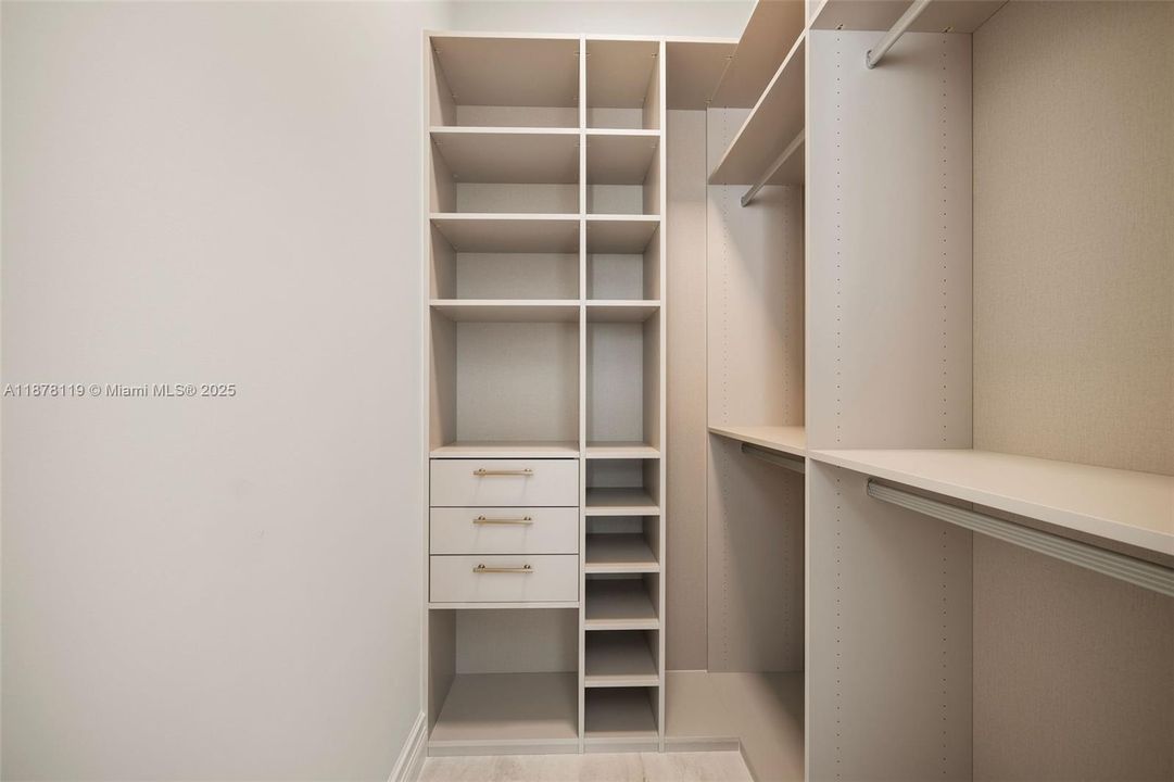 For Sale: $2,795,000 (4 beds, 3 baths, 4742 Square Feet)