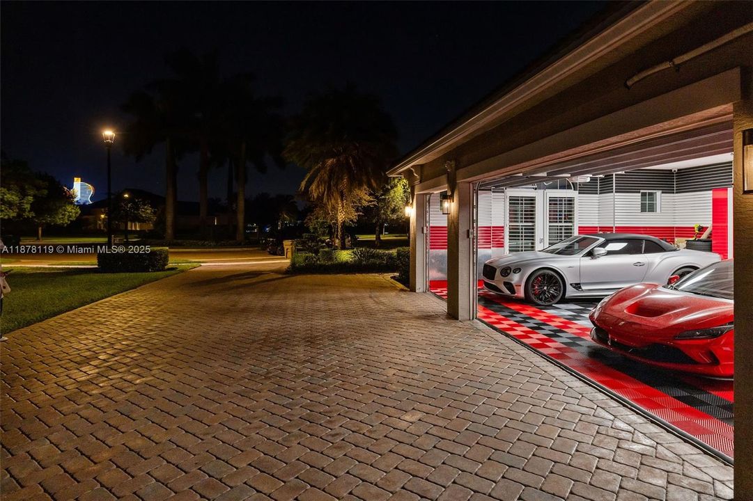 For Sale: $2,795,000 (4 beds, 3 baths, 4742 Square Feet)