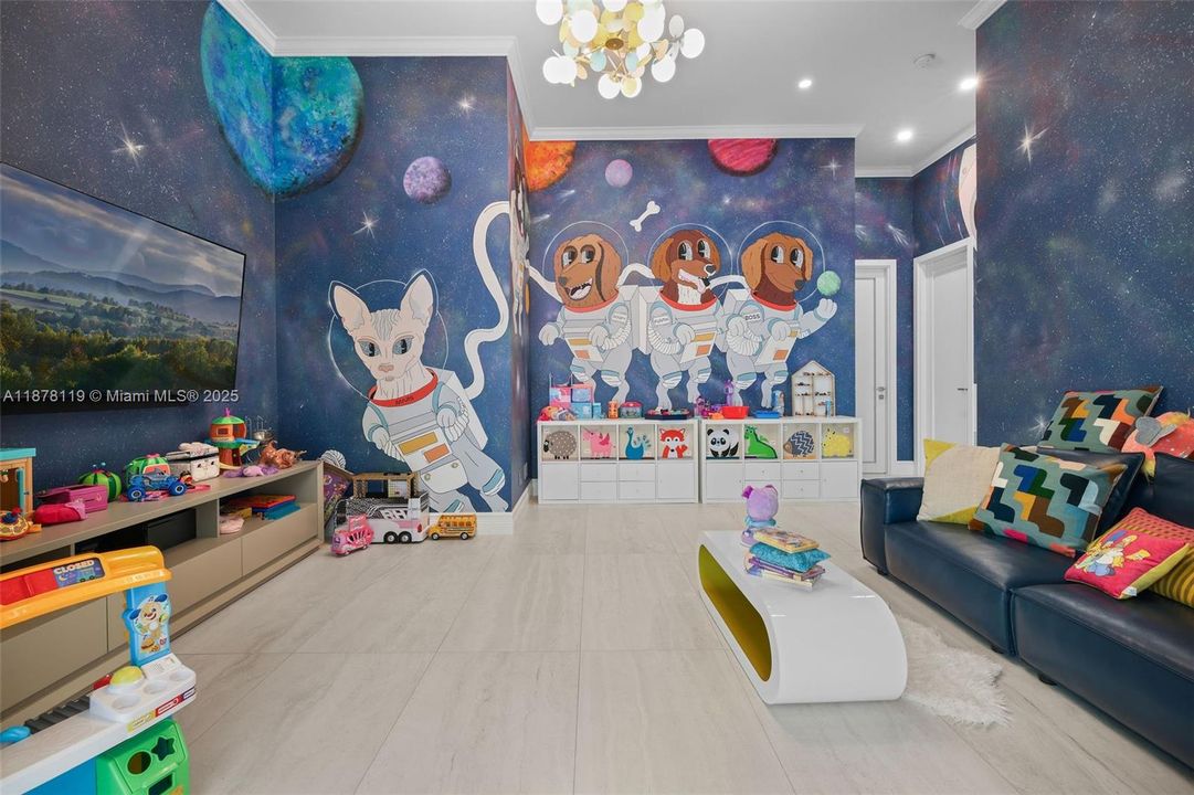 For Sale: $2,795,000 (4 beds, 3 baths, 4742 Square Feet)