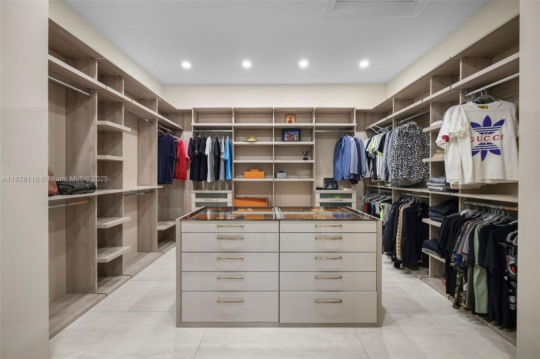 For Sale: $2,795,000 (4 beds, 3 baths, 4742 Square Feet)