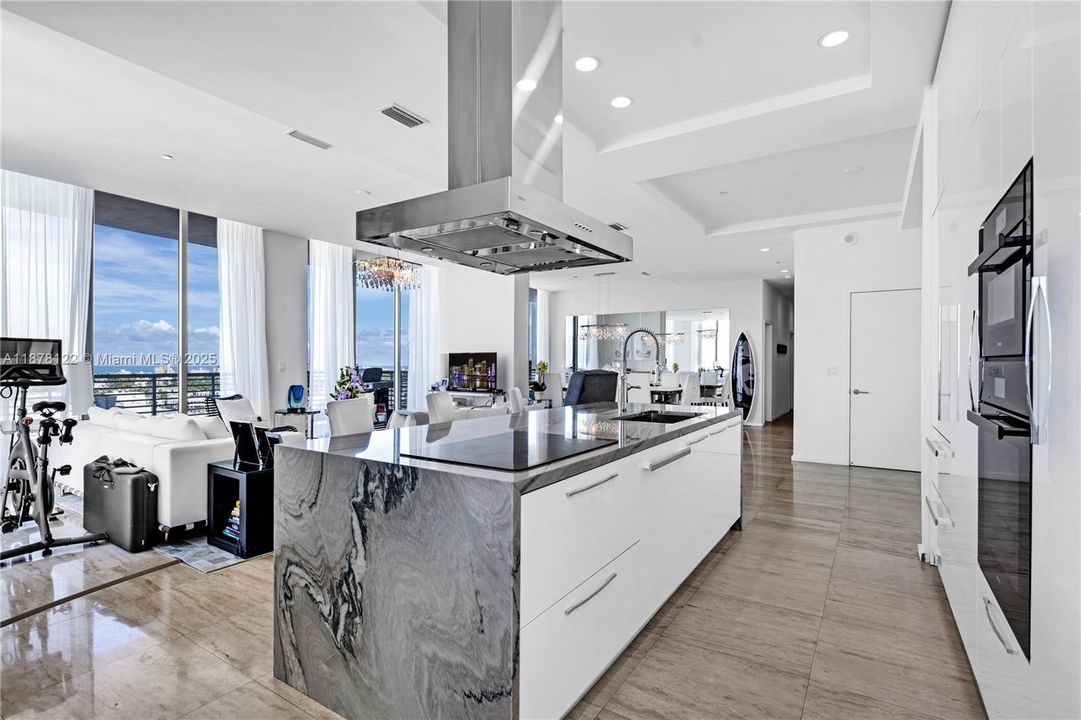 En Venta: $3,649,000 (3 camas, 3 baños, 2165 Pies cuadrados)