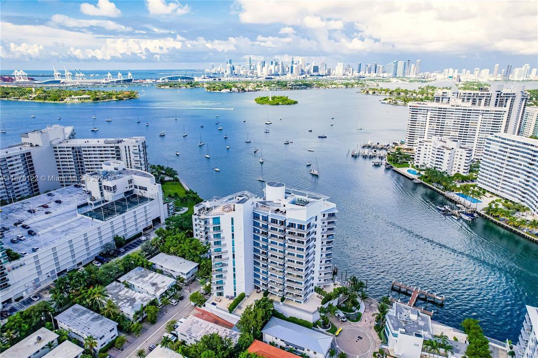 En Venta: $3,649,000 (3 camas, 3 baños, 2165 Pies cuadrados)