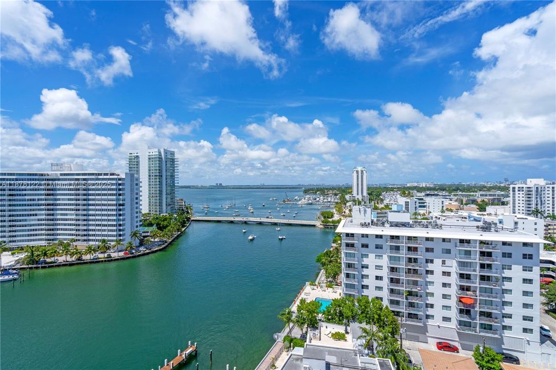 En Venta: $3,649,000 (3 camas, 3 baños, 2165 Pies cuadrados)