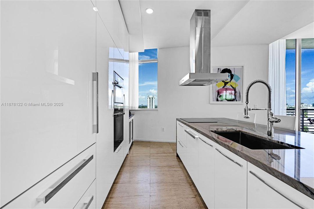 En Venta: $3,649,000 (3 camas, 3 baños, 2165 Pies cuadrados)