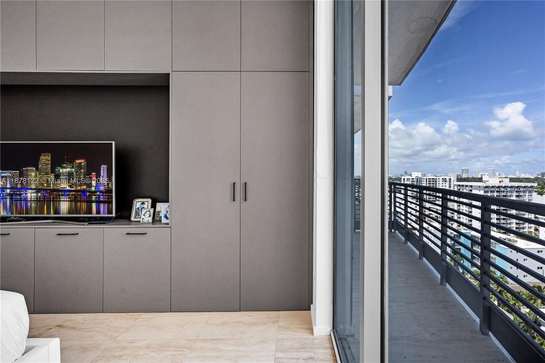 En Venta: $3,649,000 (3 camas, 3 baños, 2165 Pies cuadrados)