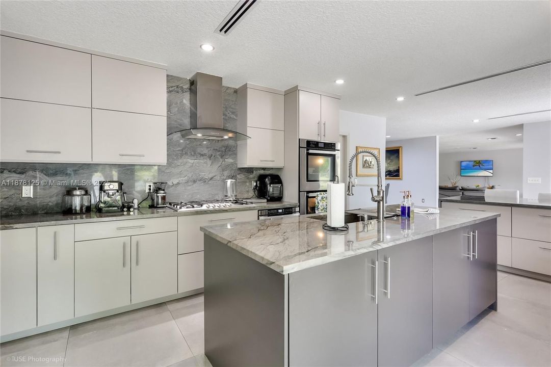 На продажу: $1,799,000 (4 спален, 3 ванн, 4022 Квадратных фут)