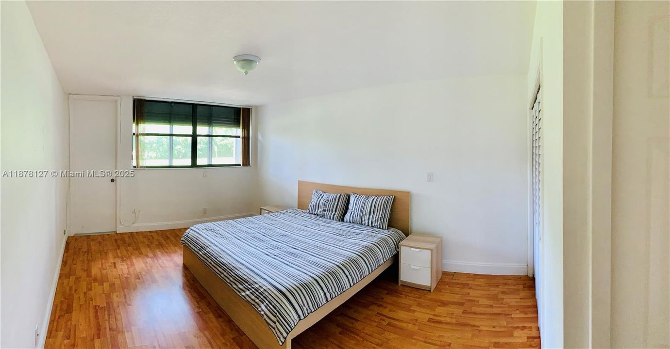 For Sale: $349,900 (2 beds, 2 baths, 1235 Square Feet)