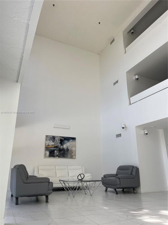 For Sale: $349,900 (2 beds, 2 baths, 1235 Square Feet)