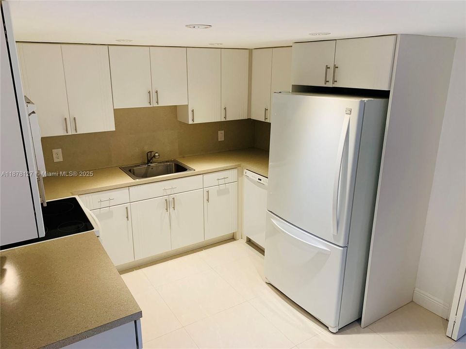 For Sale: $349,900 (2 beds, 2 baths, 1235 Square Feet)