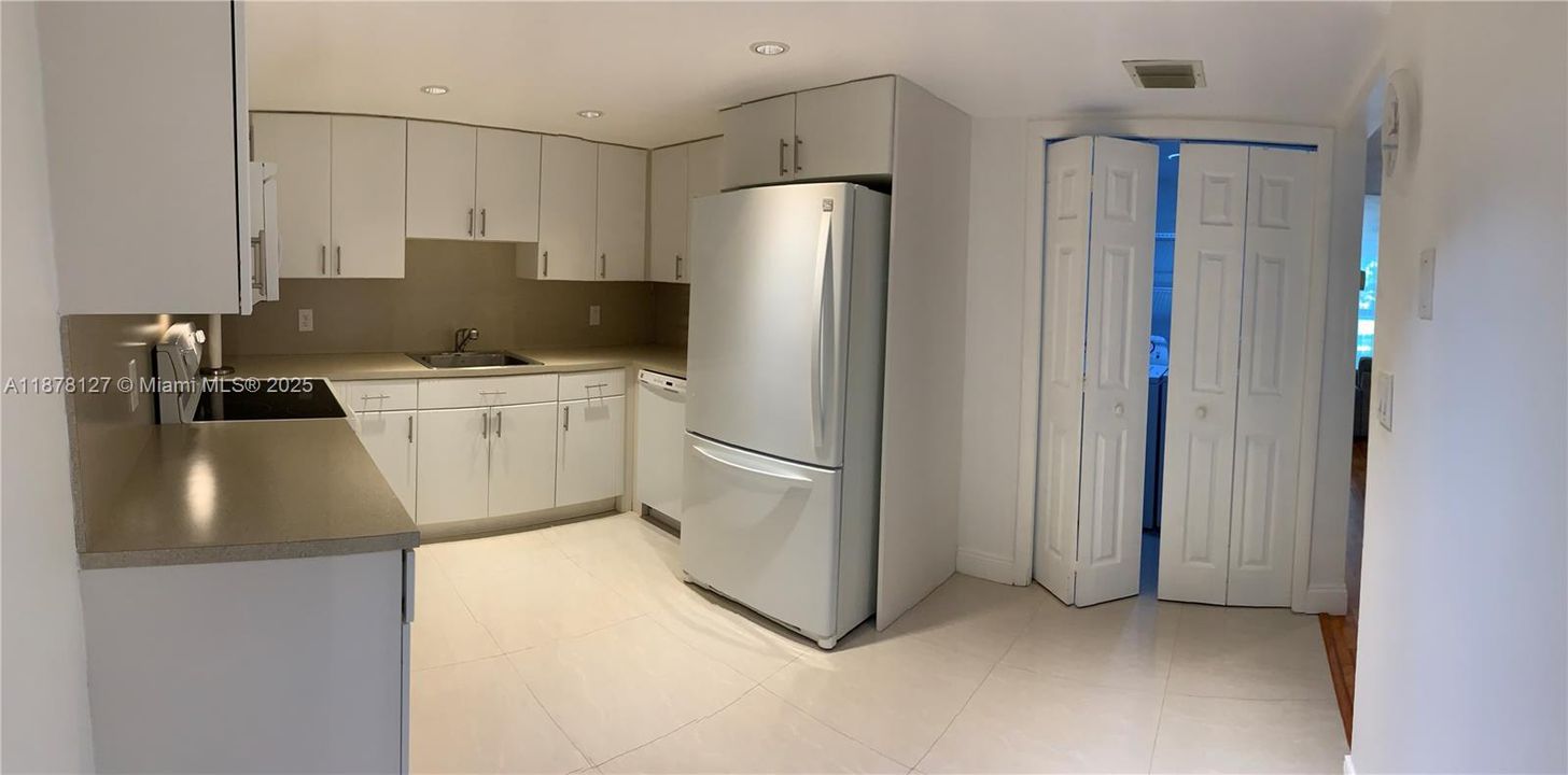 For Sale: $349,900 (2 beds, 2 baths, 1235 Square Feet)