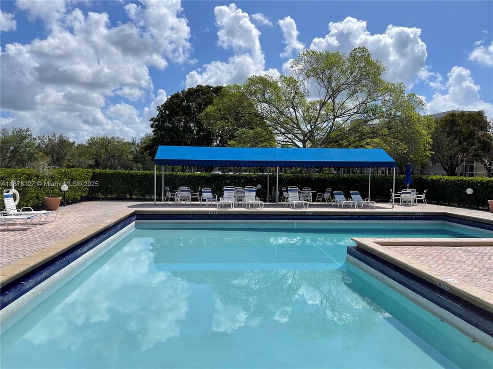 For Sale: $349,900 (2 beds, 2 baths, 1235 Square Feet)