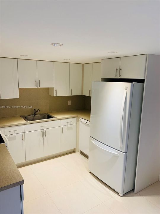 For Sale: $349,900 (2 beds, 2 baths, 1235 Square Feet)