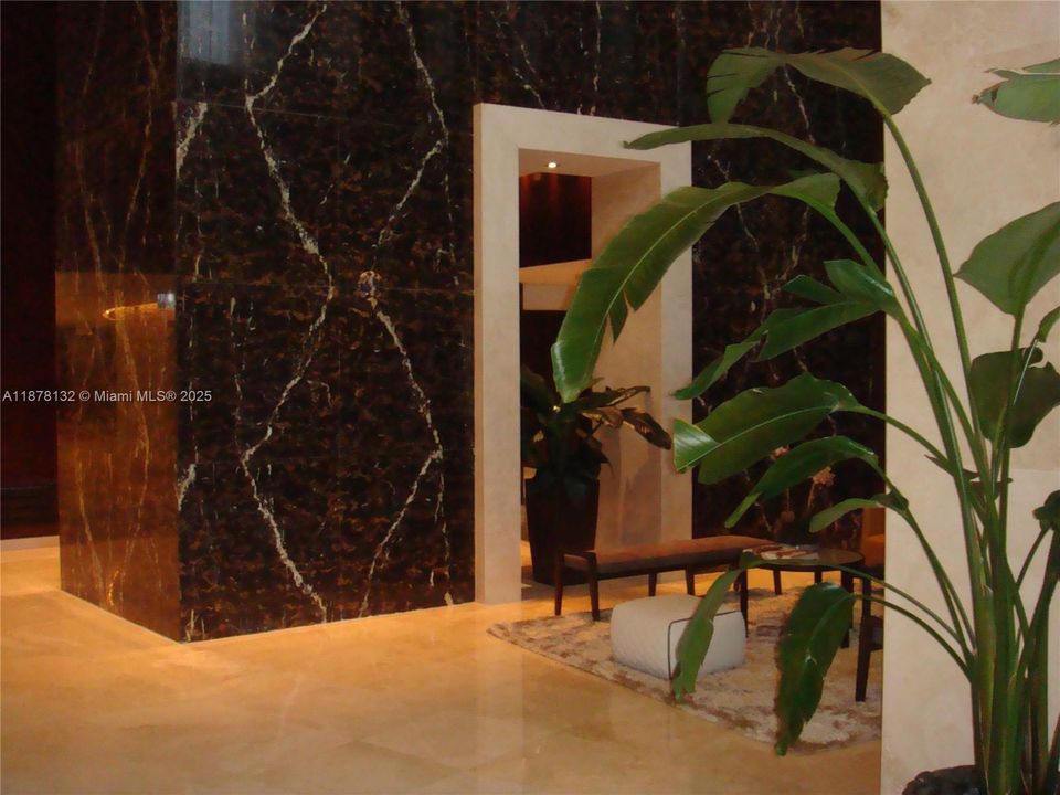 最近售出: $1,750,000 (3 贝兹, 3 浴室, 2084 平方英尺)