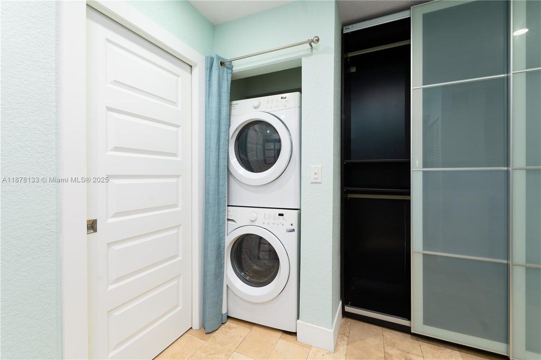 最近售出: $255,000 (1 贝兹, 1 浴室, 755 平方英尺)