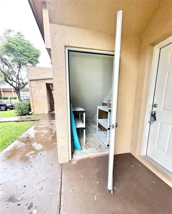 最近售出: $255,000 (1 贝兹, 1 浴室, 755 平方英尺)