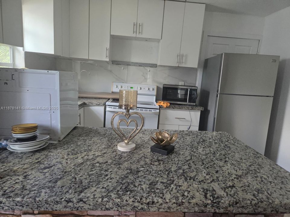 For Sale: $4,200 (4 beds, 2 baths, 1208 Square Feet)