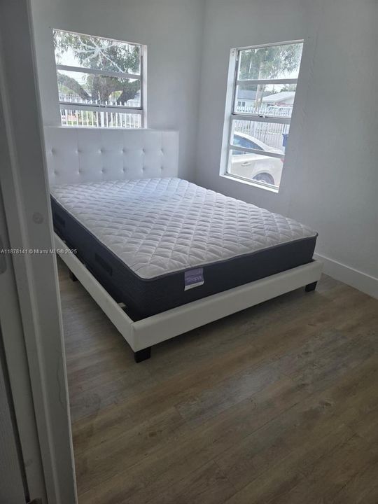 For Sale: $4,200 (4 beds, 2 baths, 1208 Square Feet)