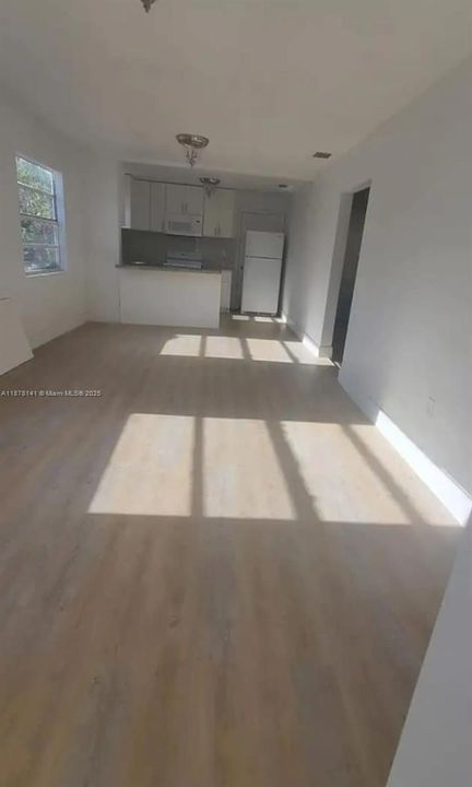 For Sale: $4,200 (4 beds, 2 baths, 1208 Square Feet)