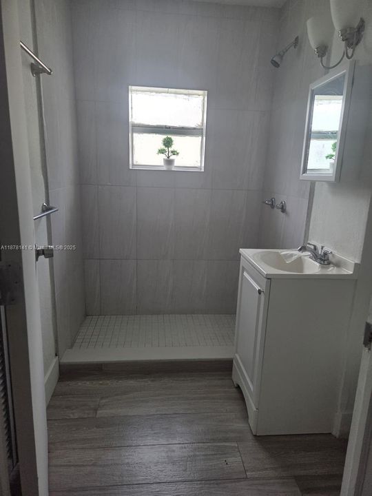 For Sale: $4,200 (4 beds, 2 baths, 1208 Square Feet)