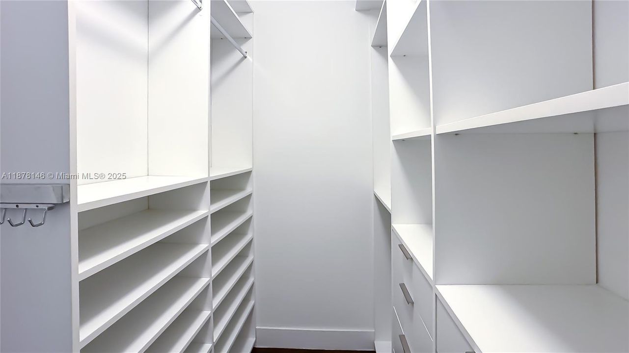 CLOSET MASTER BEDROOM