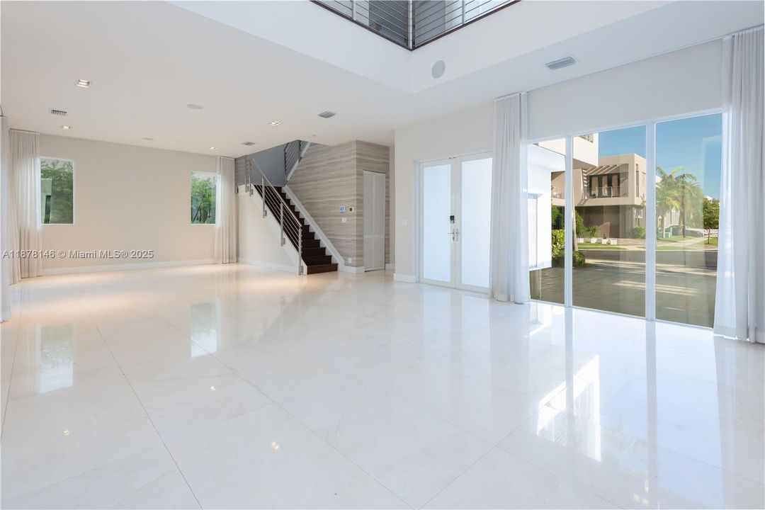 DINNING AREA & LIVING AREA