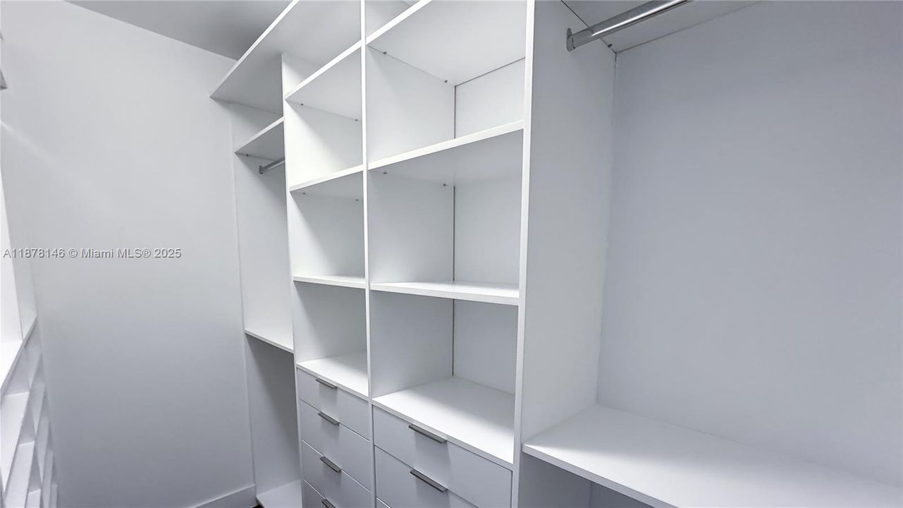 CLOSET MASTER BEDROOM