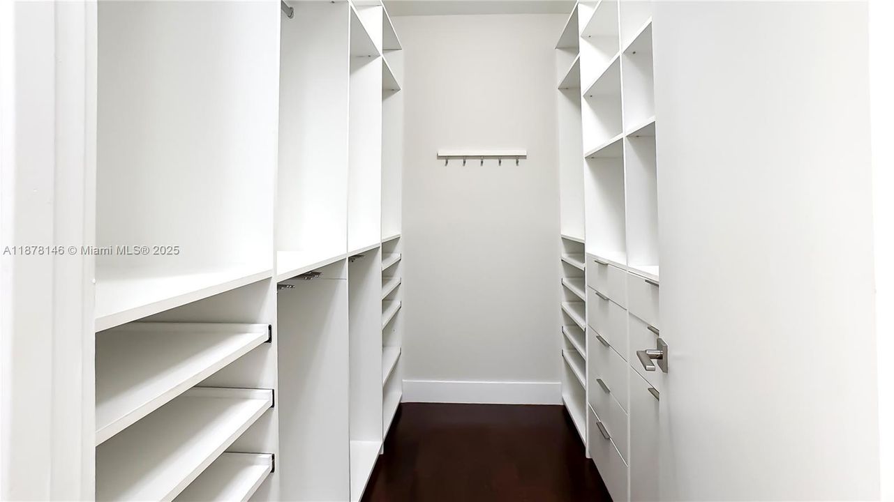 CLOSET MASTER BEDROOM