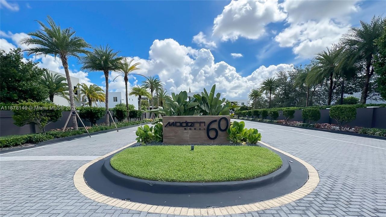 ENTRANCE TO THE COMMUNITY