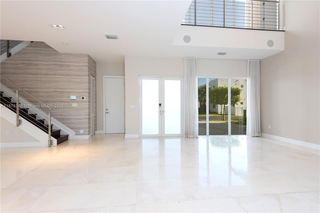 LIVING AREA & DINNIG AREA