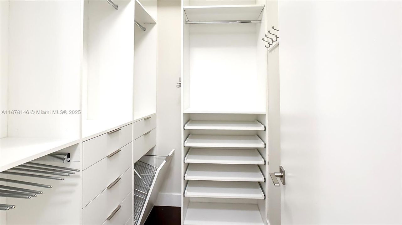 CLOSET MASTER BEDROOM