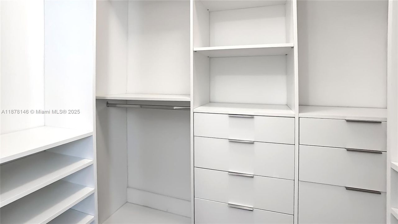 CLOSET MASTER BEDROOM