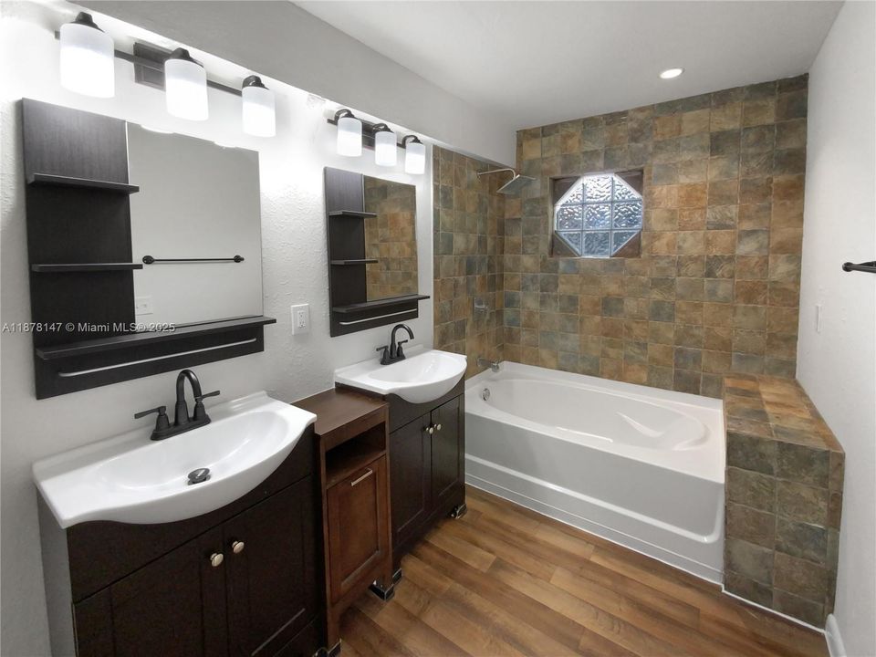 待售: $143,000 (2 贝兹, 1 浴室, 0 平方英尺)