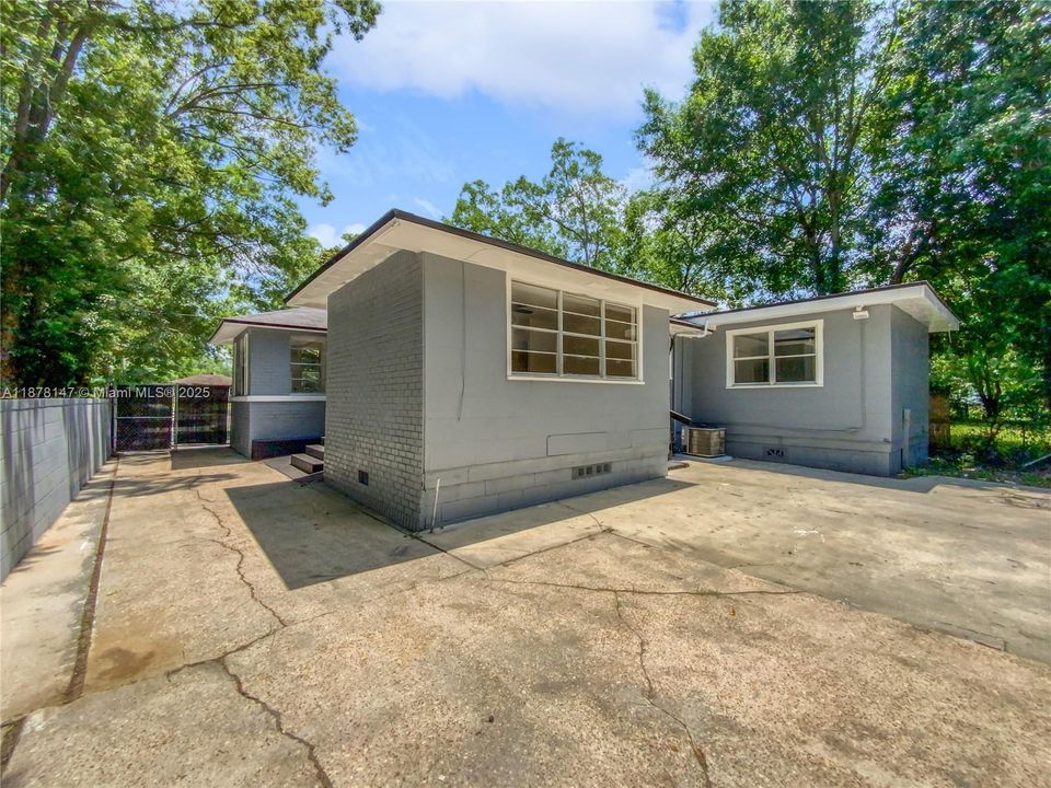 待售: $143,000 (2 贝兹, 1 浴室, 0 平方英尺)