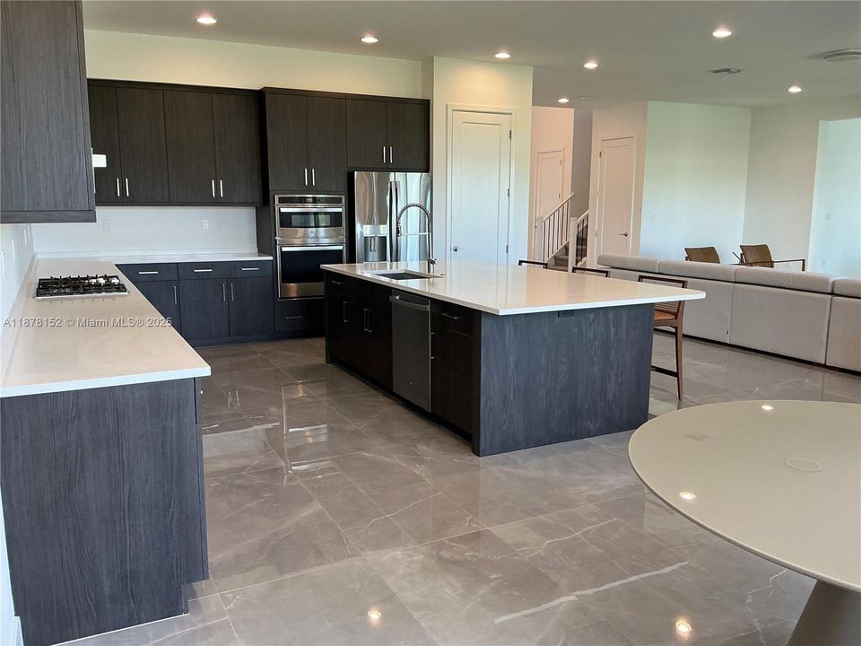 На продажу: $2,780,000 (5 спален, 6 ванн, 5393 Квадратных фут)