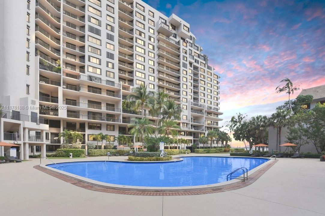 На продажу: $490,000 (2 спален, 2 ванн, 950 Квадратных фут)