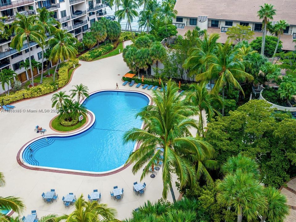 На продажу: $490,000 (2 спален, 2 ванн, 950 Квадратных фут)