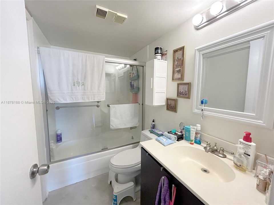 На продажу: $490,000 (2 спален, 2 ванн, 950 Квадратных фут)