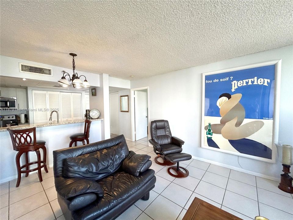 На продажу: $490,000 (2 спален, 2 ванн, 950 Квадратных фут)