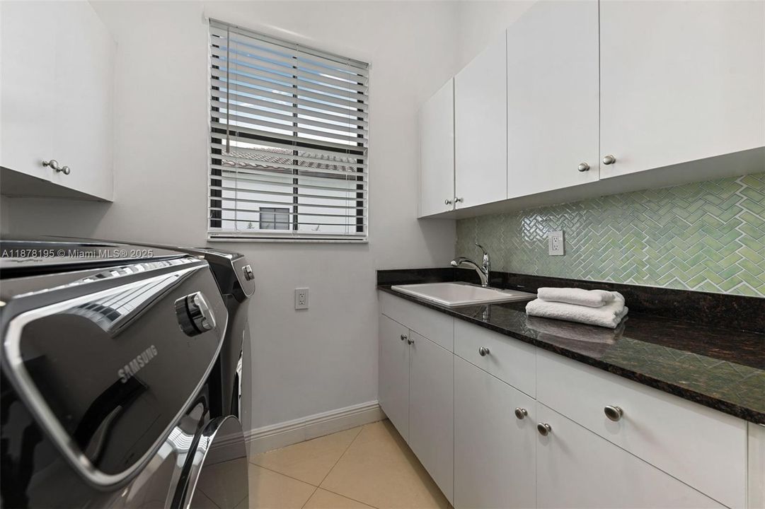 待售: $1,950,000 (5 贝兹, 5 浴室, 4110 平方英尺)