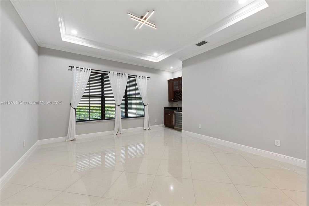 待售: $1,950,000 (5 贝兹, 5 浴室, 4110 平方英尺)