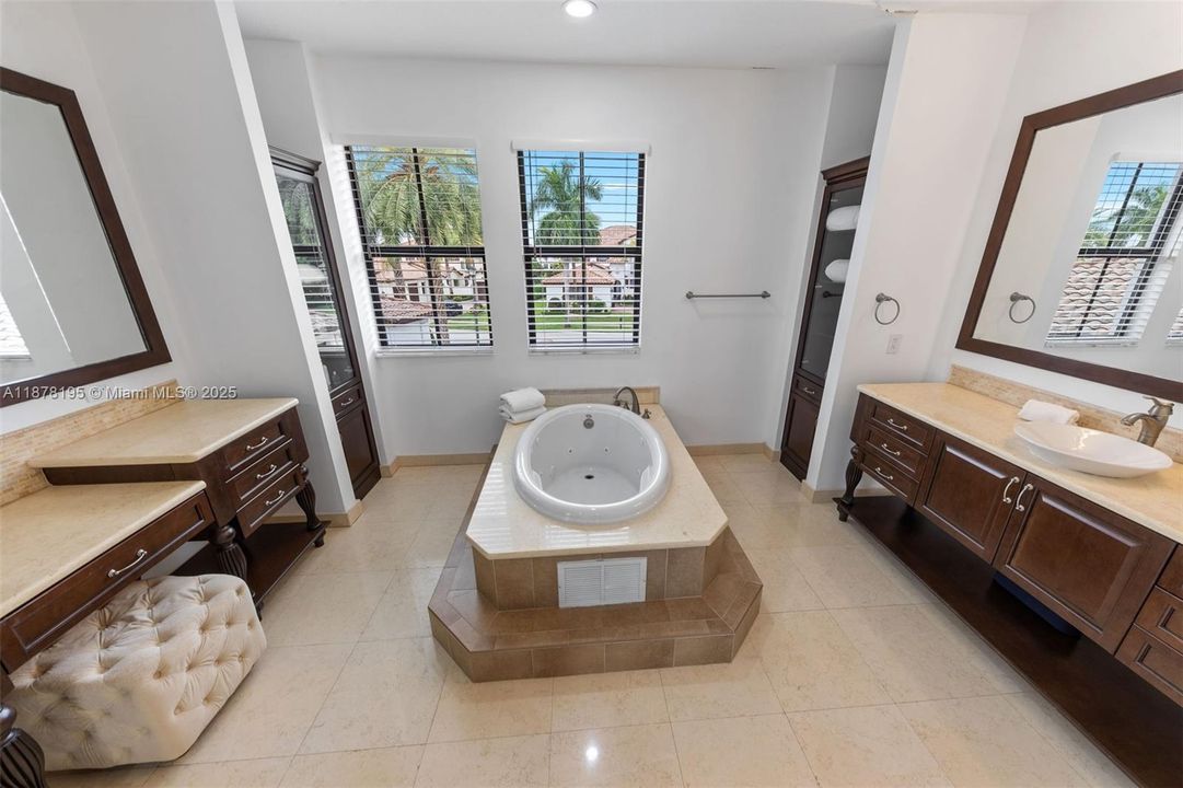 待售: $1,950,000 (5 贝兹, 5 浴室, 4110 平方英尺)