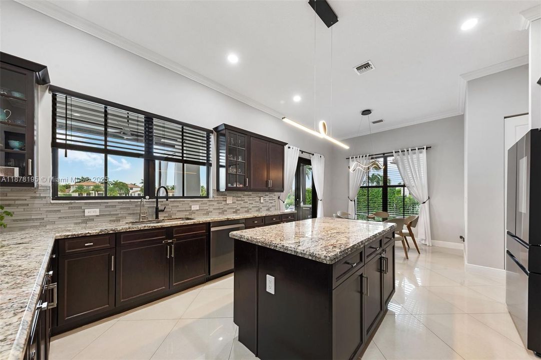 待售: $1,950,000 (5 贝兹, 5 浴室, 4110 平方英尺)