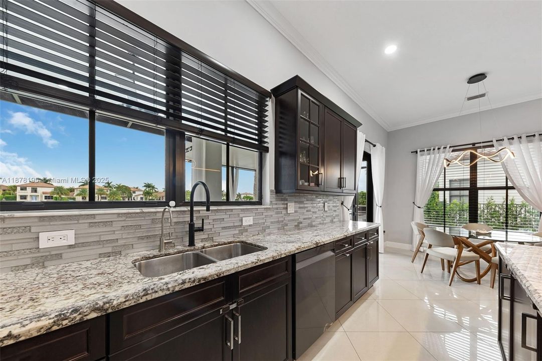 待售: $1,950,000 (5 贝兹, 5 浴室, 4110 平方英尺)