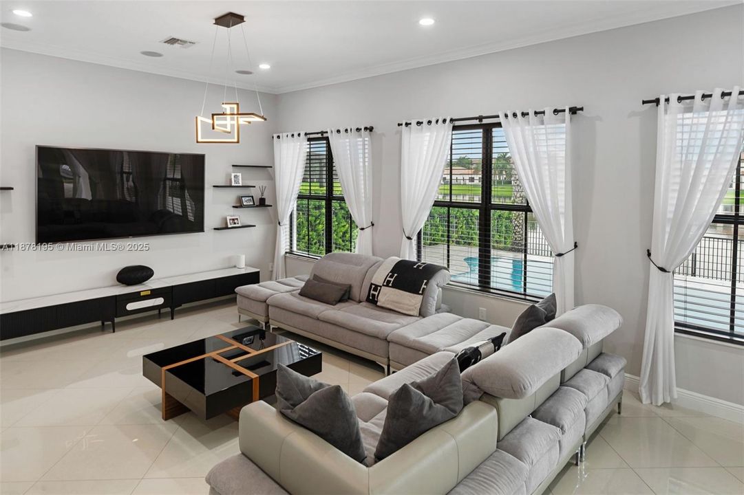 待售: $1,950,000 (5 贝兹, 5 浴室, 4110 平方英尺)