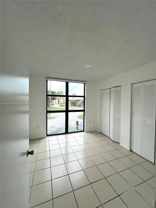 Recently Sold: $234,900 (2 beds, 2 baths, 898 Square Feet)