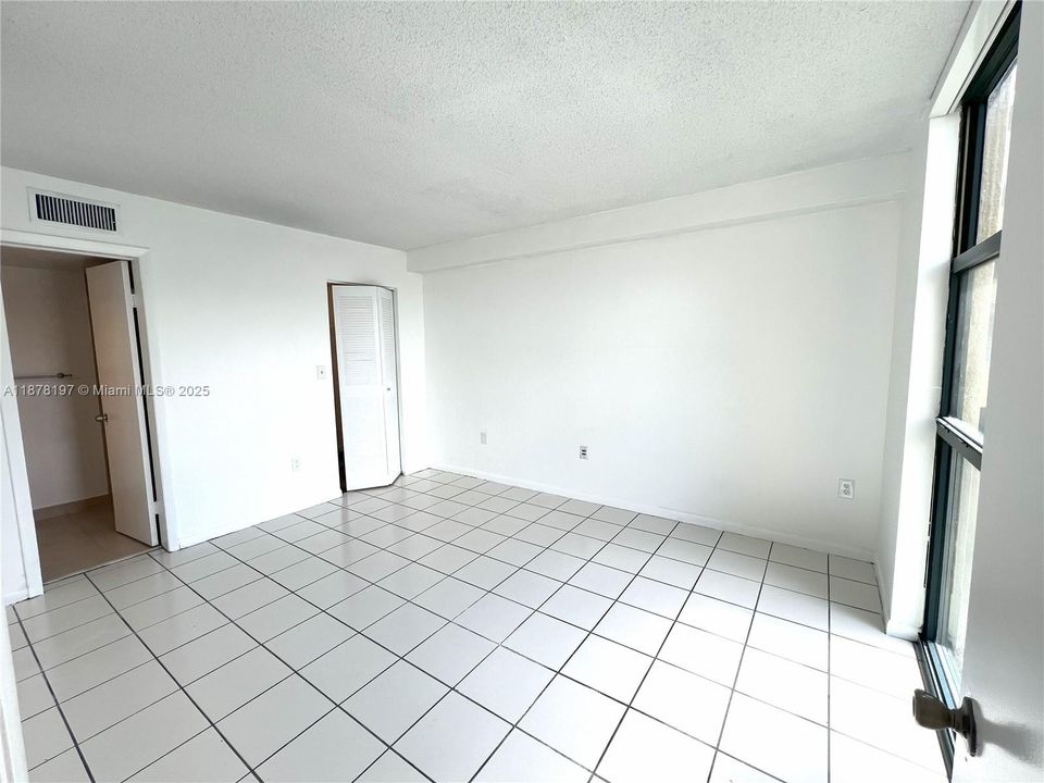 Recently Sold: $234,900 (2 beds, 2 baths, 898 Square Feet)