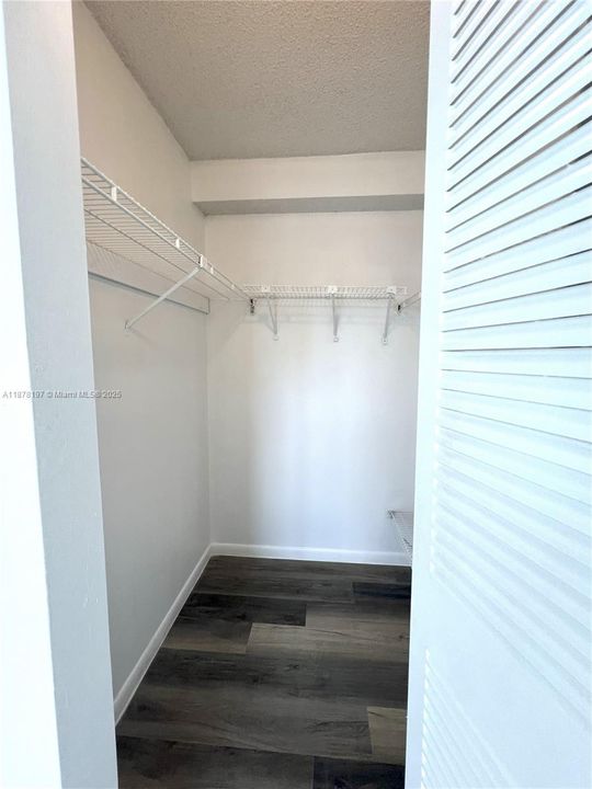 Recently Sold: $234,900 (2 beds, 2 baths, 898 Square Feet)