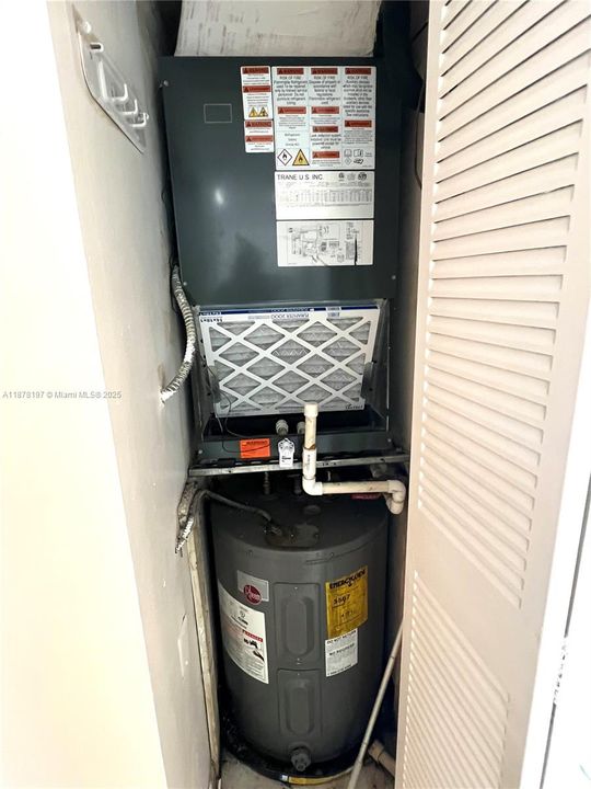 Recently Sold: $234,900 (2 beds, 2 baths, 898 Square Feet)