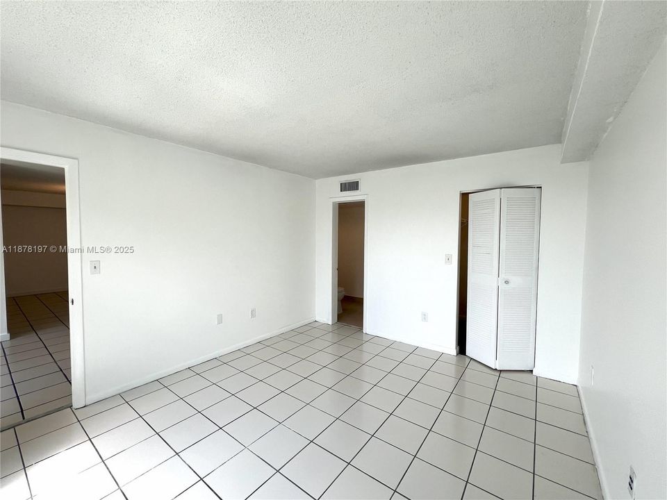 Recently Sold: $234,900 (2 beds, 2 baths, 898 Square Feet)